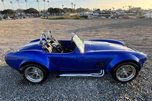 S-helby C-obra d'occasion en bon état, boîte manuelle 5 vitesses, moteur V8 de 302 pouces cubes, habillage extérieur - Product Image 3