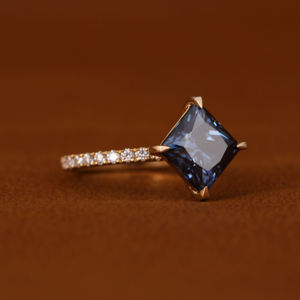 Anillo de compromiso de diamante cultivado en laboratorio de corte princesa azul, oro sólido de 14K, ajuste de pavé de moda, certificado IGI, anillo fino para mujer - Product Image 6