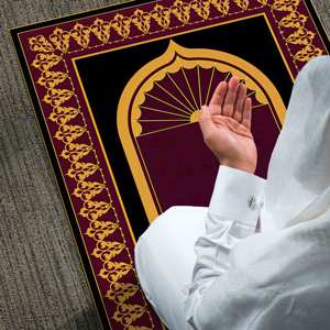 Tapis de prière islamique rouge : Cadeau spirituel lavable en machine, tapis imprimé, tapis fin non tissé - Product Image 5