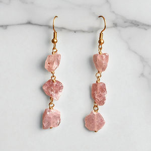 Boucles d'oreilles en pierre de naissance Quartz fraise brute-Boucles d'oreilles en argent plaqué or 925-Boucles d'oreilles en pierres précieuses pour femmes - Product Image 1