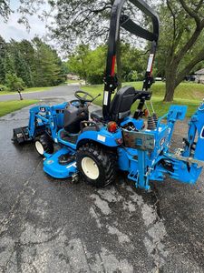 รถแทรกเตอร์ขนาดเล็กพร้อมเครื่องยนต์ EPA, ชุดตักดินด้านหน้าและชุดขุดดินด้านหลัง เครื่องตัดหญ้าอเนกประสงค์ รถแทรกเตอร์สำหรับทำฟาร์ม ราคาประหยัด รถแทรกเตอร์ 23 แรงม้า ขับเคลื่อน 4 ล้อ พร้อมเครื่องยนต์ EPA - Product Image 6