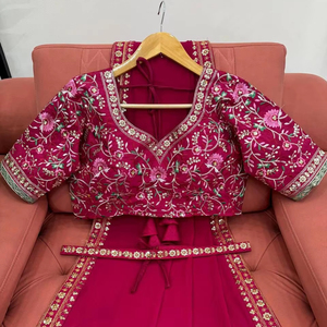 Diseñador Heavy Faux Georgette Thread & Sequence Work Sari y Mono Banglori Blusa de seda Thread & Sequence Work con cinturón - Product Image 1