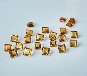 พลอยซิทรีนเจียระไนทรงสี่เหลี่ยมแบบเหลี่ยมหลวม4มม. ทำจากซิทรีนธรรมชาติคุณภาพสูง - Product Image 1