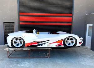 Bateau à réaction haute vitesse pour sports nautiques avec haut-parleur Bluetooth et design sportif - Product Image 3