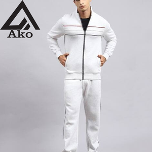 Ensemble chic veste et pantalon blancs zippés 100% coton rayé vintage respirant avec bande élastique pour jogging sportif par Ako - Product Image 1