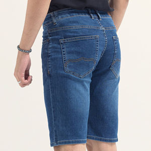 Short en jean streetwear à logo personnalisé pour hommes avec chaîne et design en relief personnalisé Short en jean avec pierres pour hommes - Product Image 5