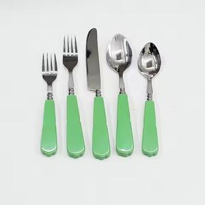 Ensemble de couverts élégant plaqué or avec poignée noire couverts à miroir Ustensiles de salle à manger élégants pour les mariages Utilisation de la cuisine de table - Product Image 2