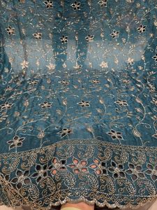 Tissu en filet brodé de paillettes multicolores de qualité supérieure tissé avec des motifs floraux pour les robes de soirée Sarees Robes - Product Image 2