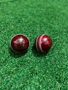 Ballon de cricket en cuir rouge avec logo personnalisé, cousu à la main, balle d'entraînement dure - Product Image 4