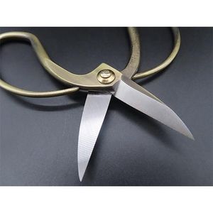 Ciseaux de jardinage manuels Okubo Finition bronze - Product Image 4