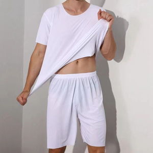 Camiseta de manga corta de color sólido con cuello redondo de seda helada y diseño de logotipo personalizado OEM, pantalones cortos holgados informales deportivos de tendencia delgada para hombre - Product Image 4