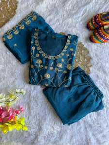 Tenue de soirée et mariage pour femmes de créateur Ensemble Kurta Sharara Dupatta attrayant à la mode Vêtements pakistanais Vente en gros Surat - Product Image 6