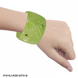 Brazalete de Resina Verde Tallada de Estilo Vintage Hecho a Mano de Moda para Mujer - Product Image 3