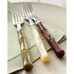 Ensemble de cuillères et fourchettes à fromage en acier inoxydable, en résine et en bambou, design unique - Product Image 1