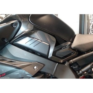 Labelbike 2 piezas de protectores laterales de tanque de gel 3D adhesivos para motocicletas Yamaha MT-10, origen Italia - Product Image 2