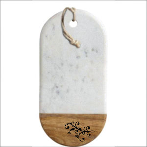 Planche à découper en bois gravée au laser faite à la main, planche à découper de cuisine en bois dur durable, planche de service décorative avec boucle de suspension - Product Image 4