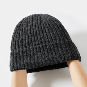 Bonnet de crâne tricoté d'hiver solide de qualité pour hommes et femmes Bonnet imperméable en rouge marine gris foncé noir avec impression numérique - Product Image 1