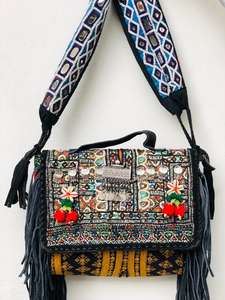 Bolso Bandolera Banjara de Tela Vintage Bordado a Mano con Trabajo de Espejo - Product Image 4