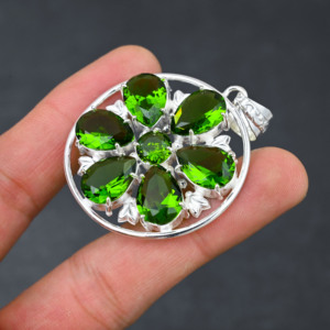Laboratoire fait à la main créé vert péridot pierre précieuse pendentif 925 argent plaqué bijoux de créateur cadeau de mode Unique pour sa journée spéciale - Product Image 4