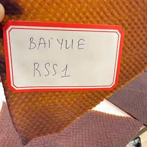 Feuilles fumées nervurées d'origine du Vietnam RSS1 Qualité de moulage de haute qualité Qualité constante - Product Image 1