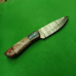 Couteau de chasse en acier damas personnalisé fait à la main, couteau de survie EDC, manche en bois et résine Pakka, couteaux japonais - Product Image 3