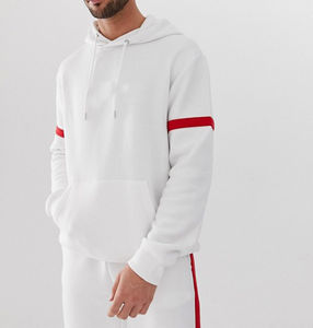 กางเกงวอร์มวิ่งออกกำลังกายสไตล์วินเทจสีขาวแดง ผ้าโพลีเอสเตอร์ 100% คุณภาพนุ่ม แห้งเร็ว มีฮู้ดพร้อมแถบสีแดง สำหรับผู้ชาย ODM - Product Image 2