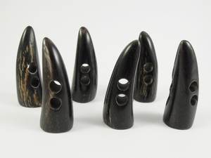 กระดุมทรงกลมทำมือจากเขาควายธรรมชาติ ตกแต่งด้วยลายฉลุ  รับสลักโลโก้ตามสั่ง สำหรับเสื้อแจ็คเก็ตและเสื้อโค้ท ราคาขายส่ง - Product Image 2