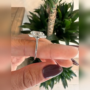 แหวนเพชรทรงรี VVS2 4 กะรัต เพชรแล็บ 18K ทองคำแท้ รับรองโดย IGI ซื้อจำนวนมาก ราคาโรงงาน จัดส่งทั่วโลก - Product Image 2