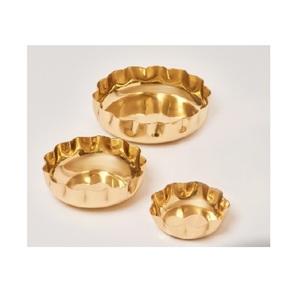 Articles de mariage à la maison ronds en laiton antique faits à la main vente chaude conception de couleur personnalisée utilisation polyvalente du nouvel an avec logo unique - Product Image 1