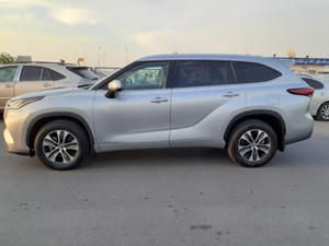 รถยนต์มือสอง Highlander ปี 2023 พวงมาลัยซ้าย เบาะหนัง 7 ที่นั่ง หลังคาซันรูฟแบบพาโนรามา - Product Image 5