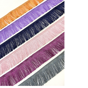 Franges sur mesure dans un assortiment de couleurs idéales pour une utilisation par les créateurs de vêtements et les concepteurs de textiles de maison - Product Image 1