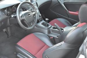 Hyundai Genesis Coupé 2.0T R-Spec d'occasion propre, modèle 2012 - Product Image 2