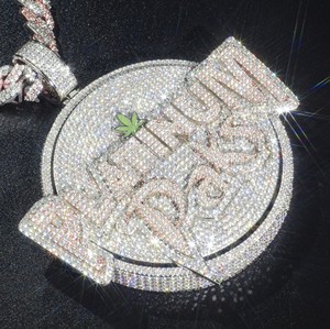 Colgante Personalizado de Plata Chapada en Oro Rosa con Moissanita y Engaste de Bisel, Letra/Termo 3D, Estilo Hip-Hop, Fino, para Hombres, Fiestas, IGI - Product Image 1