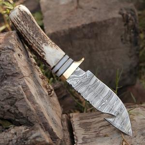 Nuevo Cuchillo de Caza Damasco Hecho a Mano con Mango de Asta de Ciervo y Funda de Cuero Estilo Vaquero - Product Image 1