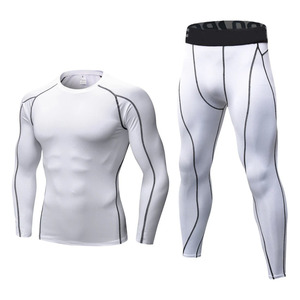 Ensemble Rash Guard de Compression Deux Pièces Personnalisé pour Hommes – Coupe Slim, Respirant, Écologique, Séchage Rapide pour l'Entraînement en Extérieur - Product Image 3