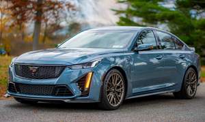 Cadillac CT5-V Blackwing 2024 au look épuré, un moteur V8 suralimenté de 6,2 L avec 668 ch et 659 lb-pi de couple - Product Image 2