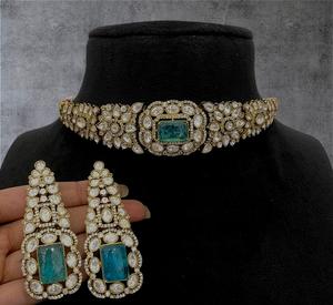 Ensemble ras du cou en moissanite de haute qualité avec boucles d'oreilles Collection de vêtements de mariage traditionnels indiens pour femmes - Product Image 2