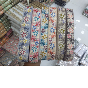 Encajes Bordados florales con flores multicolor, ideal para uso como embellecedores y bordes, para proyectos de arte y artesanía - Product Image 2