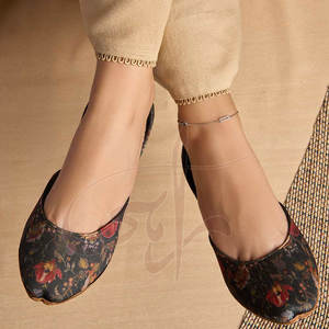 Khussa para Mujer de la Mejor Calidad, Hecho en Pakistán, Alto Rendimiento, Hecho a Mano, Tendencia de Moda, Antideslizante, Suela de Cuero Genuino Estampado - Product Image 3