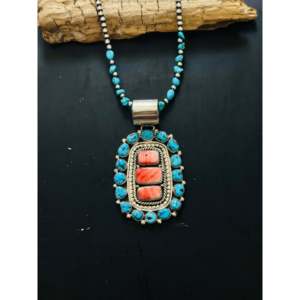 Colgante de Piedras Múltiples Hecho a Mano por Artistas Navajo, Joyería Cultural Coleccionable de Plata Esterlina - Product Image 1