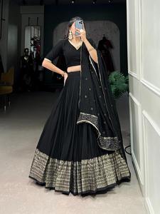 Nouvel arrivage de robe tendance fantaisie belle couleur pure Chanderi Lehenga Choli & Dupatta avec le tissage Zari uni travail femme mode - Product Image 6