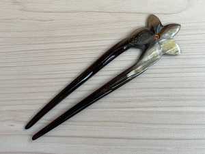 Barrettes à cheveux modernes et écologiques en corne de buffle faite à la main, forme naturelle, style amour - Accessoires de cheveux de collection d'art - Product Image 5