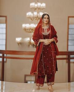 Présentation de la nouvelle collection Stunning Look Top Heavy Pure Viscose Velvet (Full Stitched) Heavy Faux Georgette With Embroidery - Product Image 2