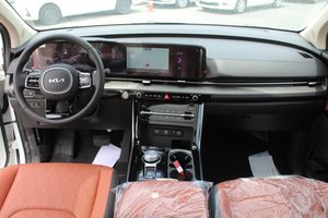 Auto Usado en Perfectas Condiciones, KIA CARNIVAL 3.5L SUV 5 Puertas 2023 Blanco, Autos Usados Listos para Enviar a Todo el Mundo - Product Image 2