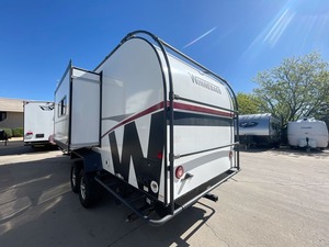 Caravanes de voyage d'occasion Winnebago Industries Hike H210RB 2021 - Product Image 6