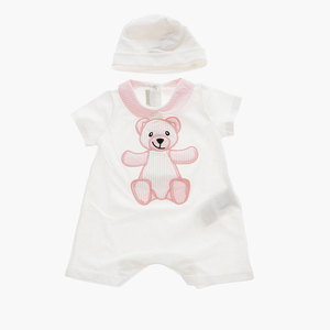 Ensemble bonnet et barboteuse en coton avec logo brodé, manches courtes, boutons, fermeture arrière brodée, devant plat, couleur blanche - Product Image 1