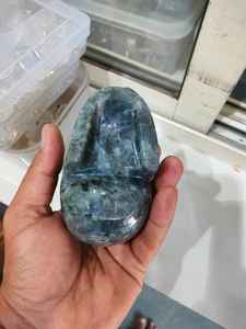 Crânes de cristal d'apatite bleue de haute qualité sculptés à la main pour la décoration vente en gros en vrac pour la décoration spirituelle et la décoration intérieure - Product Image 2