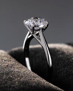 แหวนเพชรมออิสซาไนต์ทรงกลม10มม. สีเงิน | เครื่องประดับแต่งงานแบบคลาสสิกสำหรับเจ้าสาว - Product Image 2