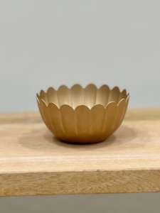 Vente chaude Bols en fer lavé blanc à bord festonné pour remplissage de cire Conteneurs décoratifs en métal avec texture antique fabriquée à la main - Product Image 4