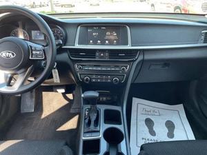 2019 pour Optima LX Sièges en cuir Pneus R19 Conduite à gauche Transmission automatique Toit ouvrant panoramique - Product Image 6